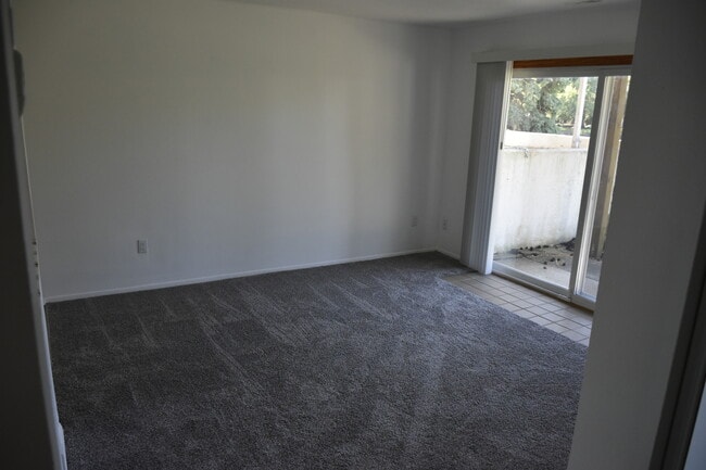 Photo - 806 Bloomfield Village Blvd Unit J