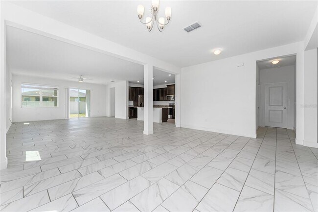 Photo - 520 Overpool Ave