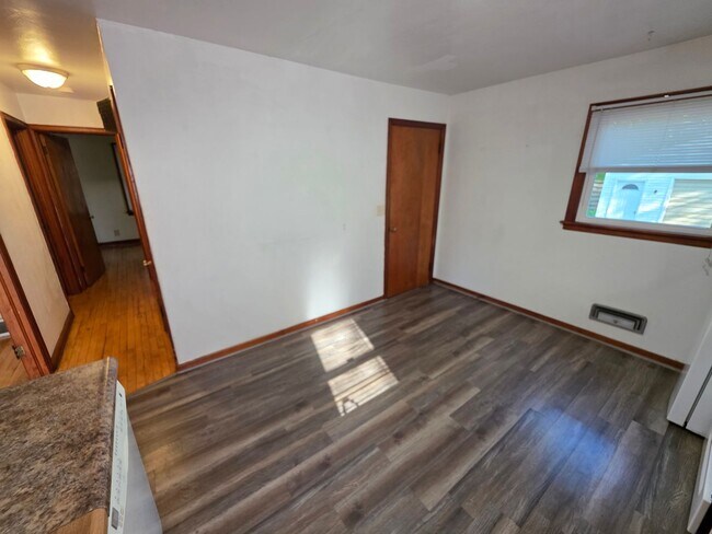 Photo - 513 Putnam Dr