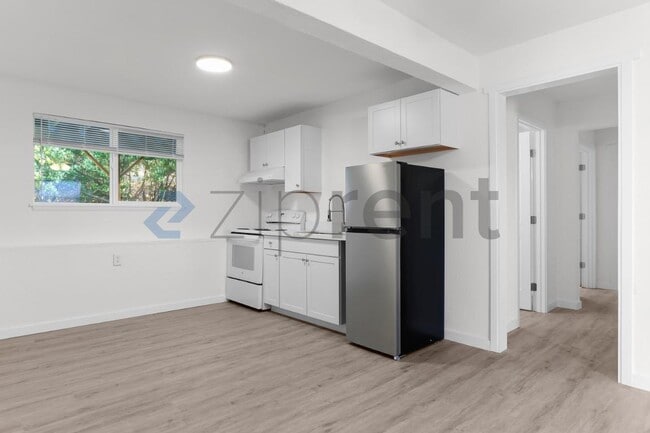 Photo - 1611 S 84th St