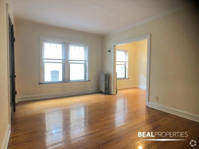 Building Photo - 1 bedroom in CHICAGO IL 60625 Unit W1 Rental