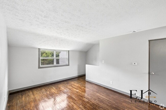 Photo - 105 Ledgecrest Ave
