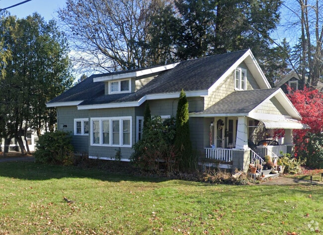 Building Photo - 201 E Sycamore St Rental
