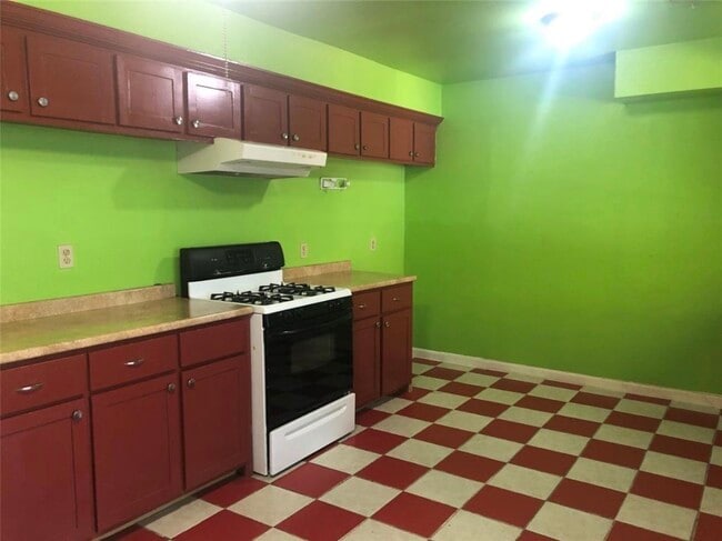 Photo - 9314 Valley Stream