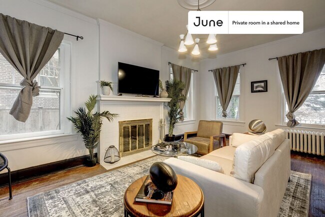 Room in Shared 7 bed/3.5 bath home in Woodley Park