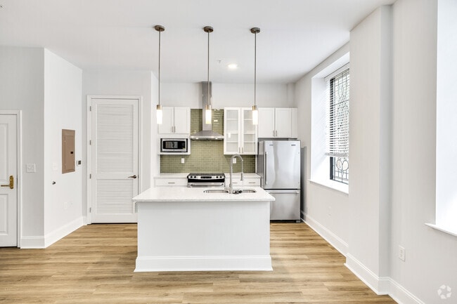1BR, 1BA - 670SF - The Alexander - Kitchen