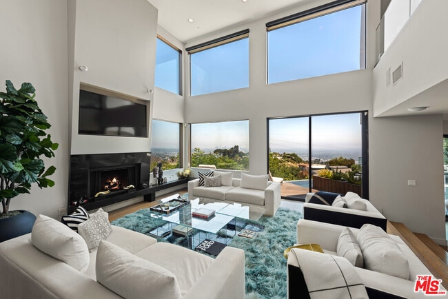 Photo - 2826 Las Alturas St