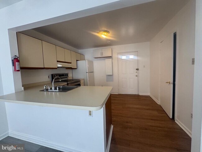 Photo - 1107 Van Buren Way