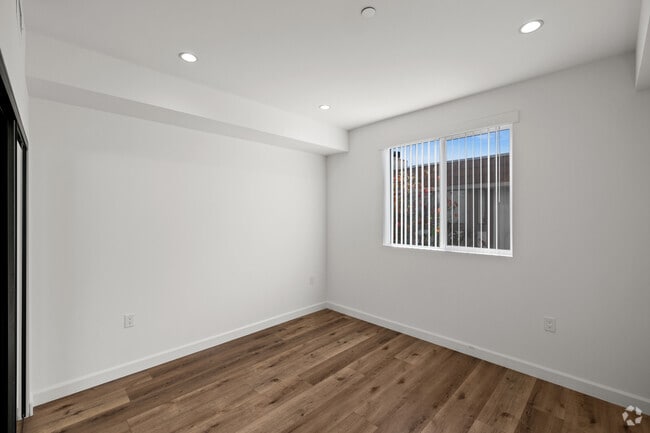 Le Dev - Bedroom - 10247 Variel