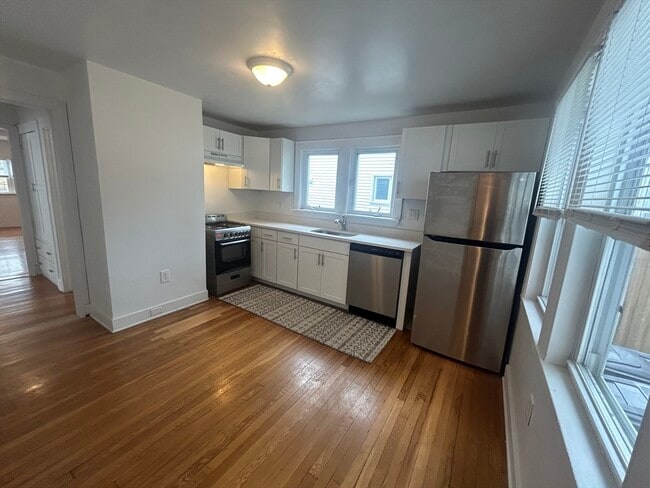 Building Photo - 31 Lawn Ave Unit 1 Rental