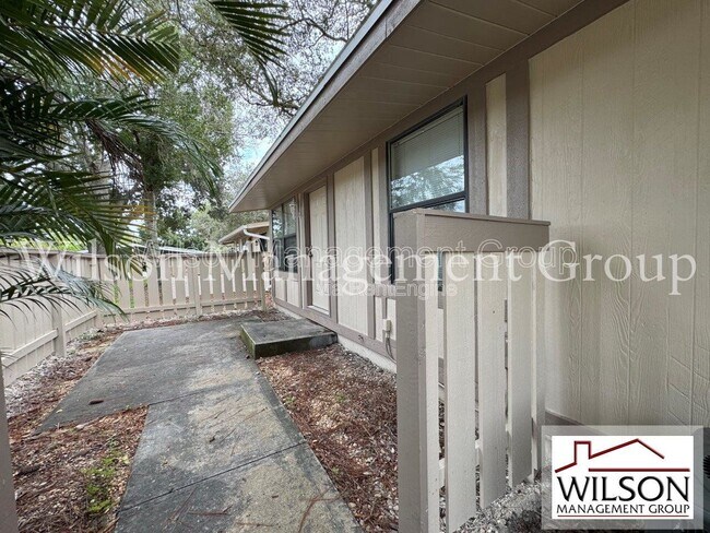 Photo - 359 Chaucer Ct