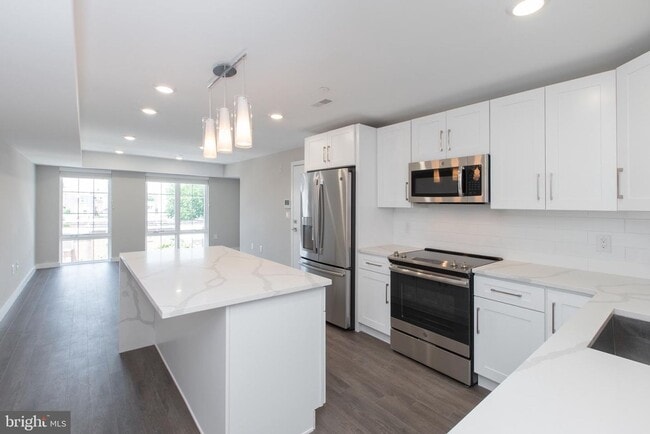 Building Photo - 729 N 20th St Unit 3