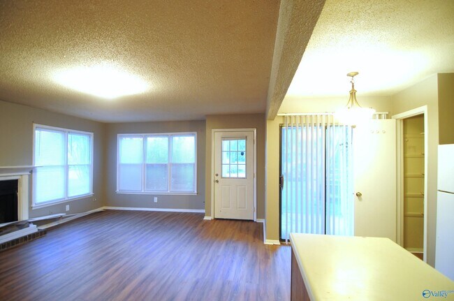 Photo - 2701 Lantern Walk SE Unidad B