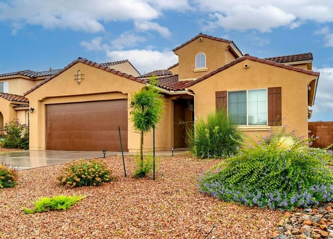 Building Photo - Beautiful Home in great location