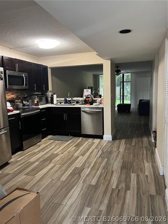 Building Photo - 2810 SW 87th Ave Unit 905
