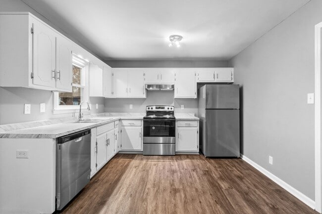 Building Photo - 4 Bedroom Pet Friendly Home For Rent On a Large Corner Lot!