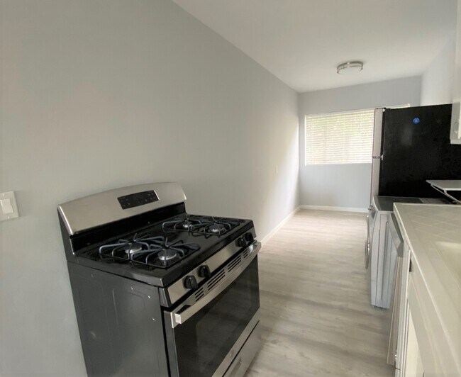 1448 Butler Ave Unit Upper