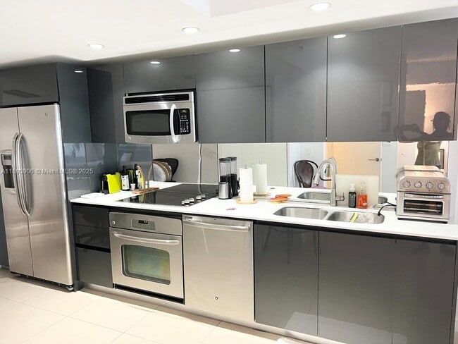 Photo - 31 SE 6th St Unit 1003