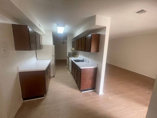 Photo - Conveniently Located Gaithersburg 3 Bed/2 Bath Condo, Just Minutes away from I-270 and Shopping!