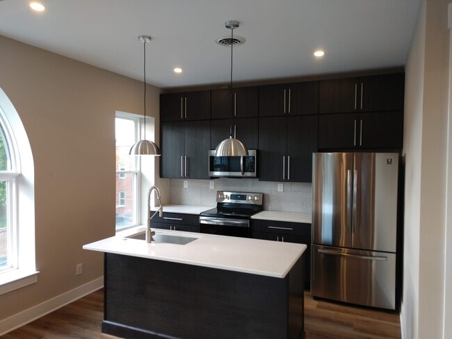 Building Photo - 25 S Plum St Unit 3