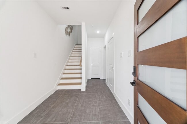Photo - 2122 Oatfield Dr
