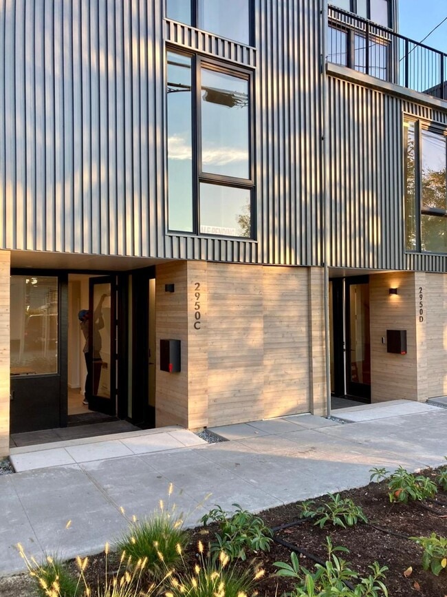 Photo - 2950 Fairview Ave E