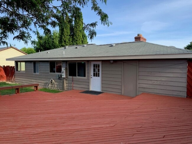 Photo - 215 J St SW