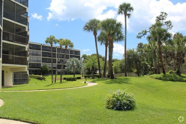 Building Photo - Furnished condo Unit 305