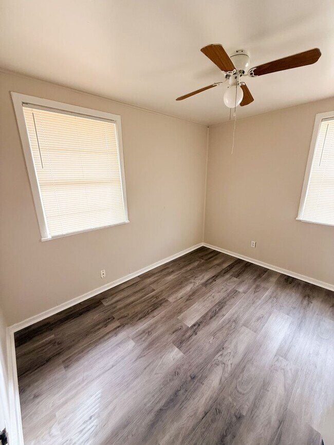 Photo - 2111 Robin St