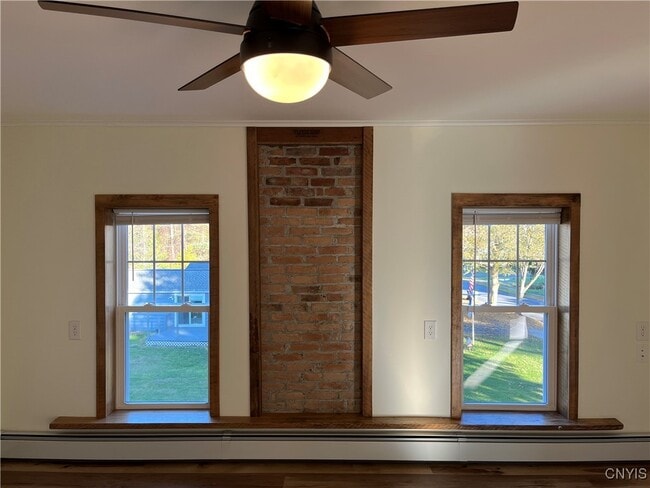 Photo - 45 E Oneida St