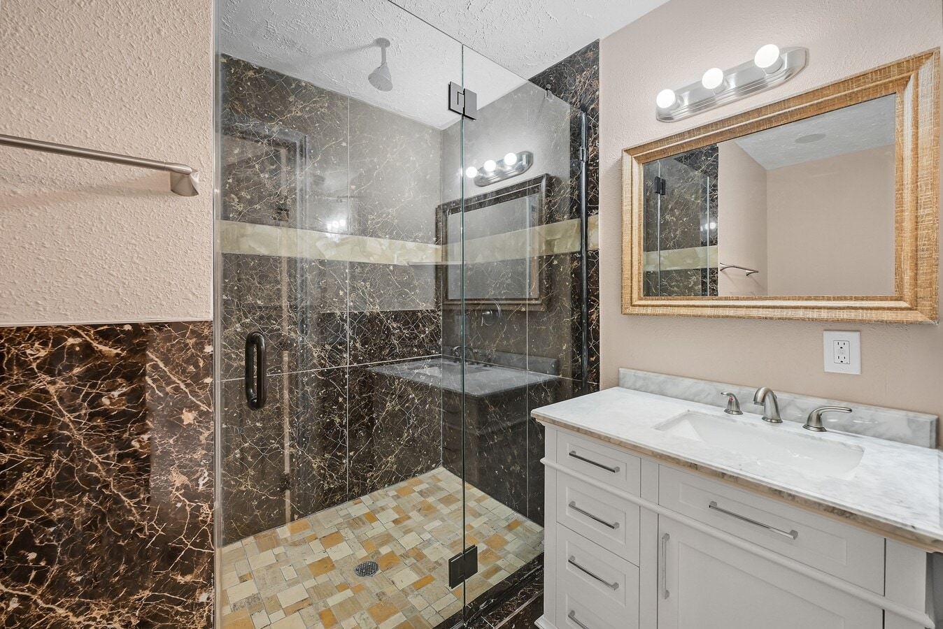 Photo - 2910 Norwich St