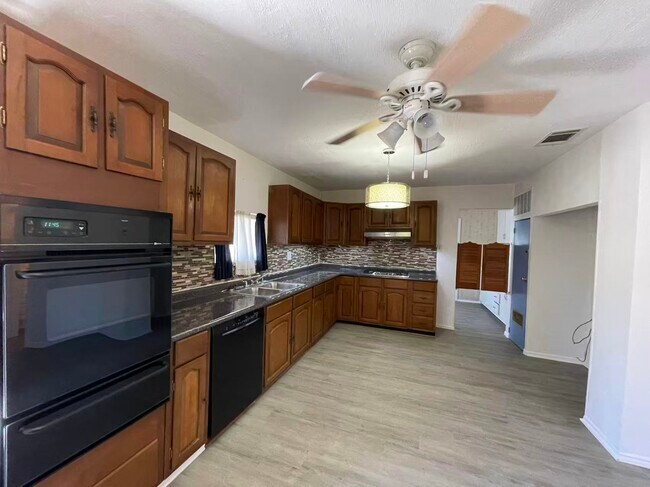 Photo - 7721 Mohawk Dr