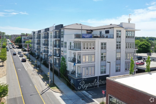 Photo - 841 Memorial