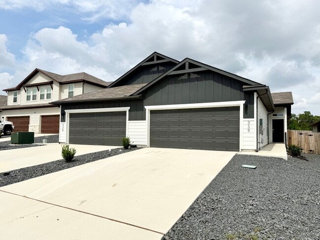 Building Photo - Want luxury living in Medina County...Look no further...Amanda Park is it!