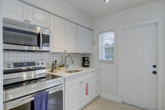 2740-2742 NE 30th Pl Unit 1-2