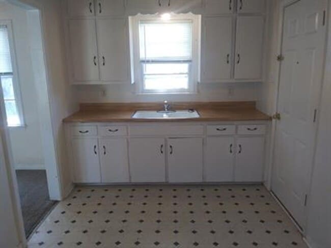 Photo - 305 N Belleview St