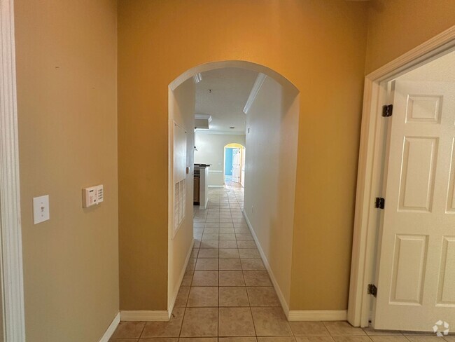 Building Photo - Stylish 3BR/3BA Condo Near UF – Close to c...