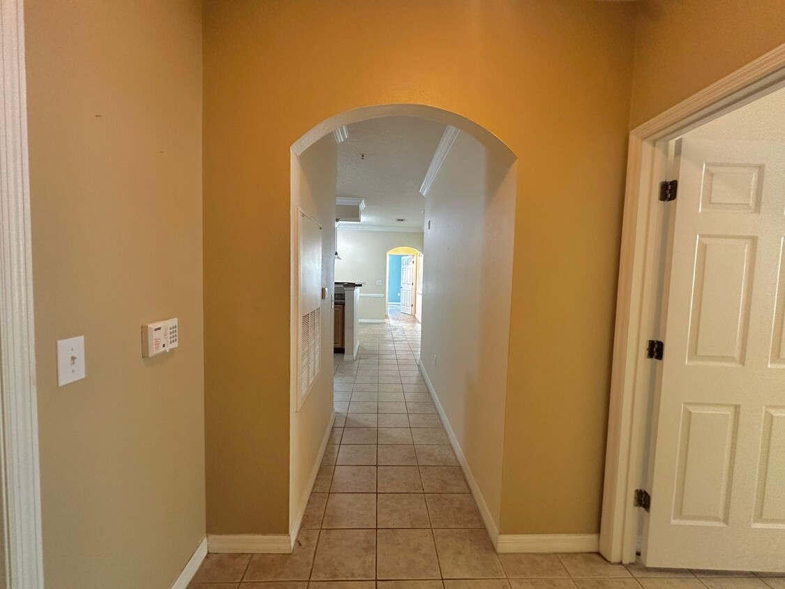 Stylish 3BR/3BA Condo Near UF – Close to c... - Stylish 3BR/3BA Condo Near UF – Close to c...