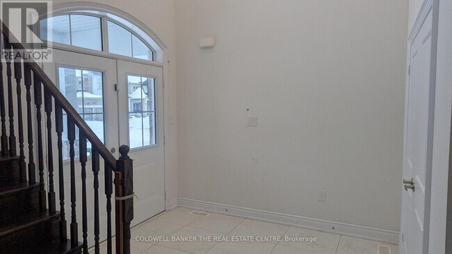 Photo - 1047 Barton Way