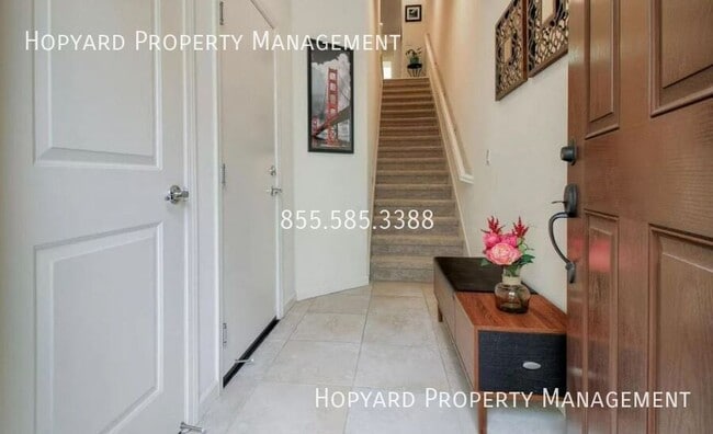 Photo - 215 Siderno Ct