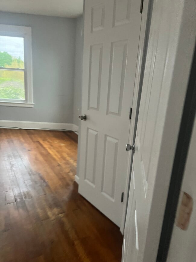 Photo - 757 Maple Ave Unit Big for rent