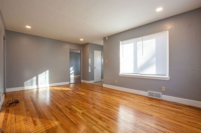 Photo - 62-63 Country Club Rd. Unidad 62