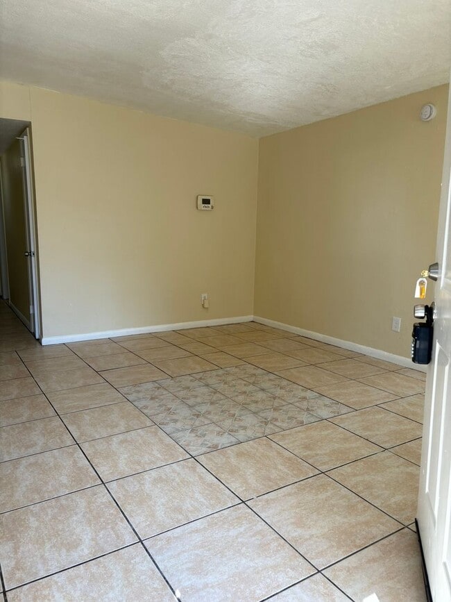 Photo - 3 Bedroom 1.5 Bathroom Home For Rent - Close to Downtown St Petersburg