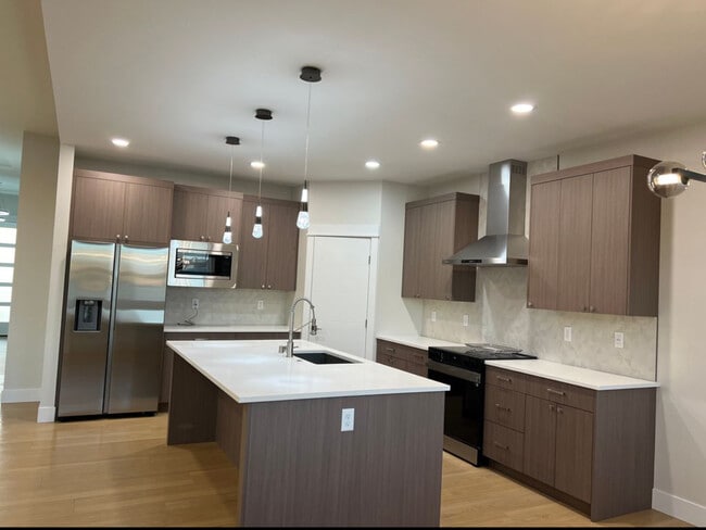 Photo - 2932 Tarragon Ave