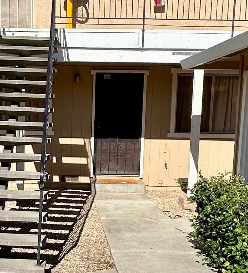 Photo - One Bedroom One Bathroom Apartment Unit 1490-2