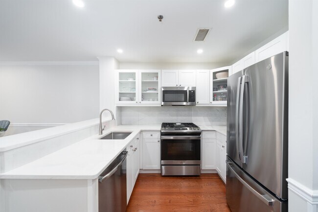 Photo - 812 Grand St Unidad 314