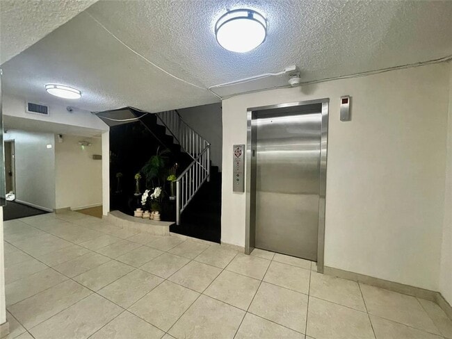 Photo - 6500 Cypress Rd Unidad 508