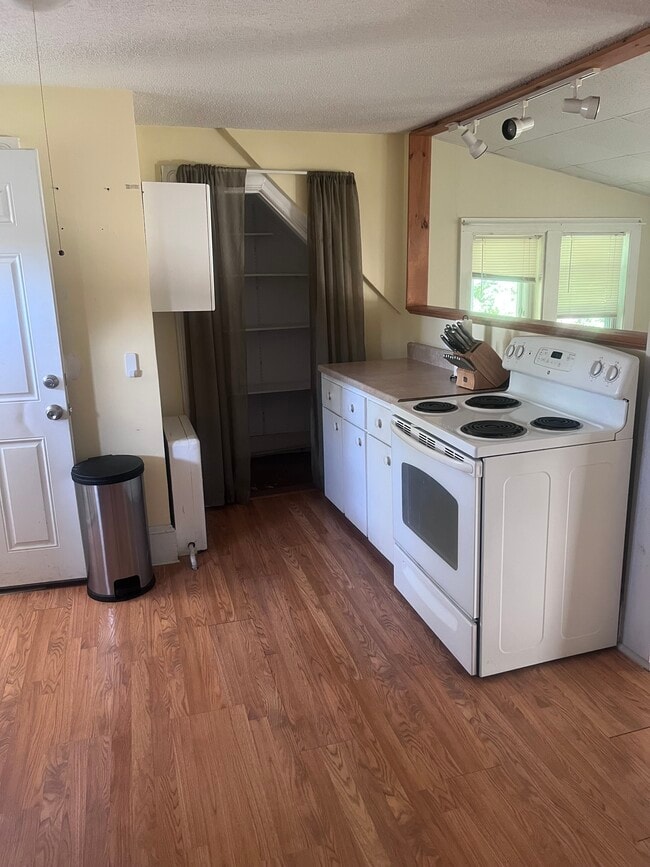 Photo - 261 Grove St