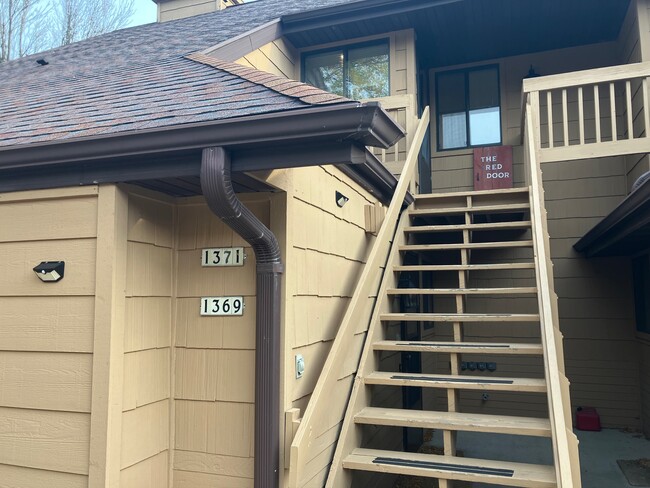 Building Photo - 1371 W 18th Ave Unit The Red Door Rental
