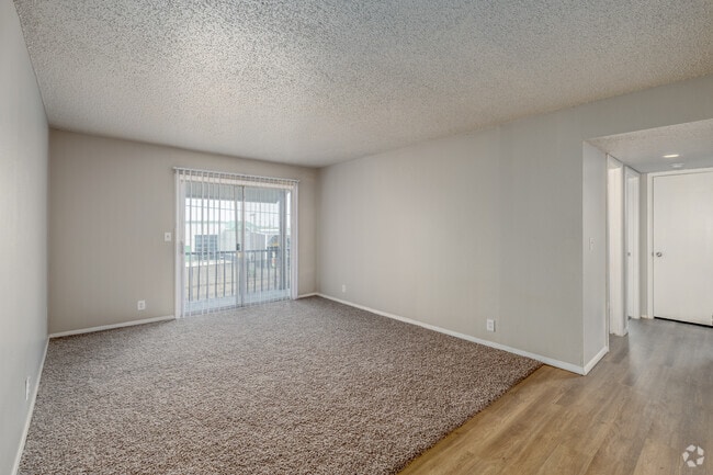 2BR, 1BA - 820SF - Living Area